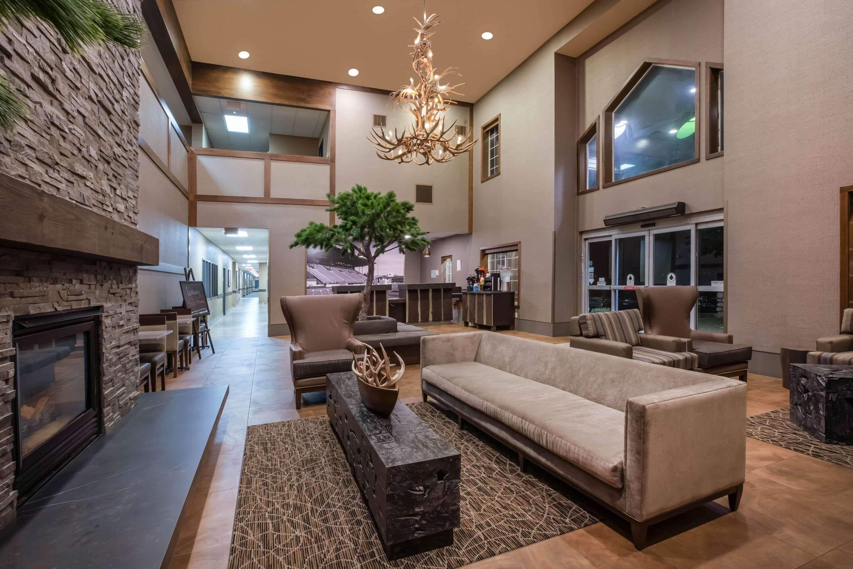 Lobby | La Quinta Inn & Suites by Wyndham Eugene