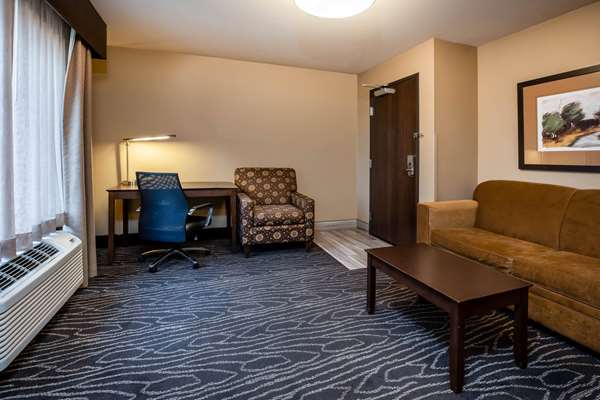 Suite - La Quinta Inn & Suites Eugene - I-105, Exit 2