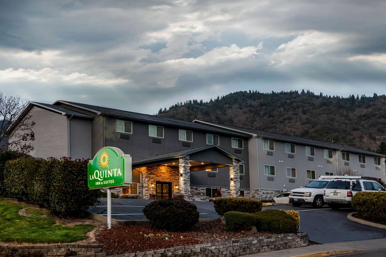La Quinta Inn & Suites Grants Pass, OR See Discounts