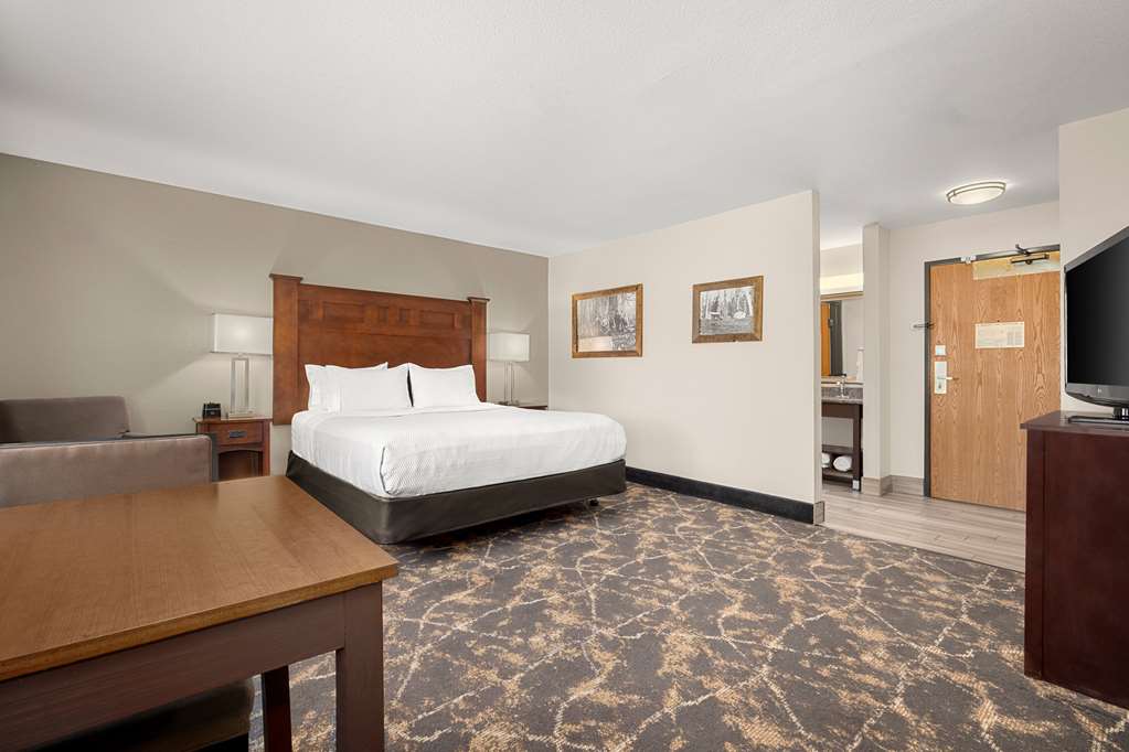 La Quinta Inn & Suites by Wyndham Grants Pass - Tap to explore photos