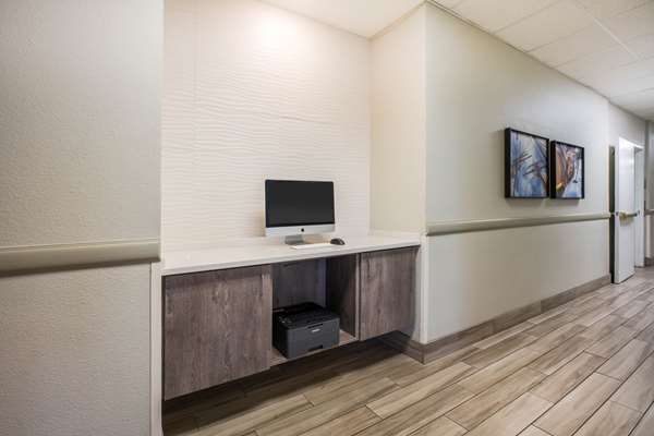 Conference Area - La Quinta Inn & Suites Newport