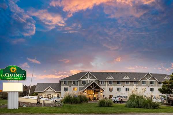 Exterior view - La Quinta Inn & Suites Newport