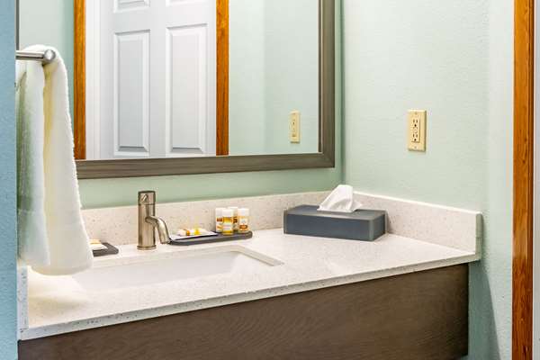  - La Quinta Inn & Suites Newport