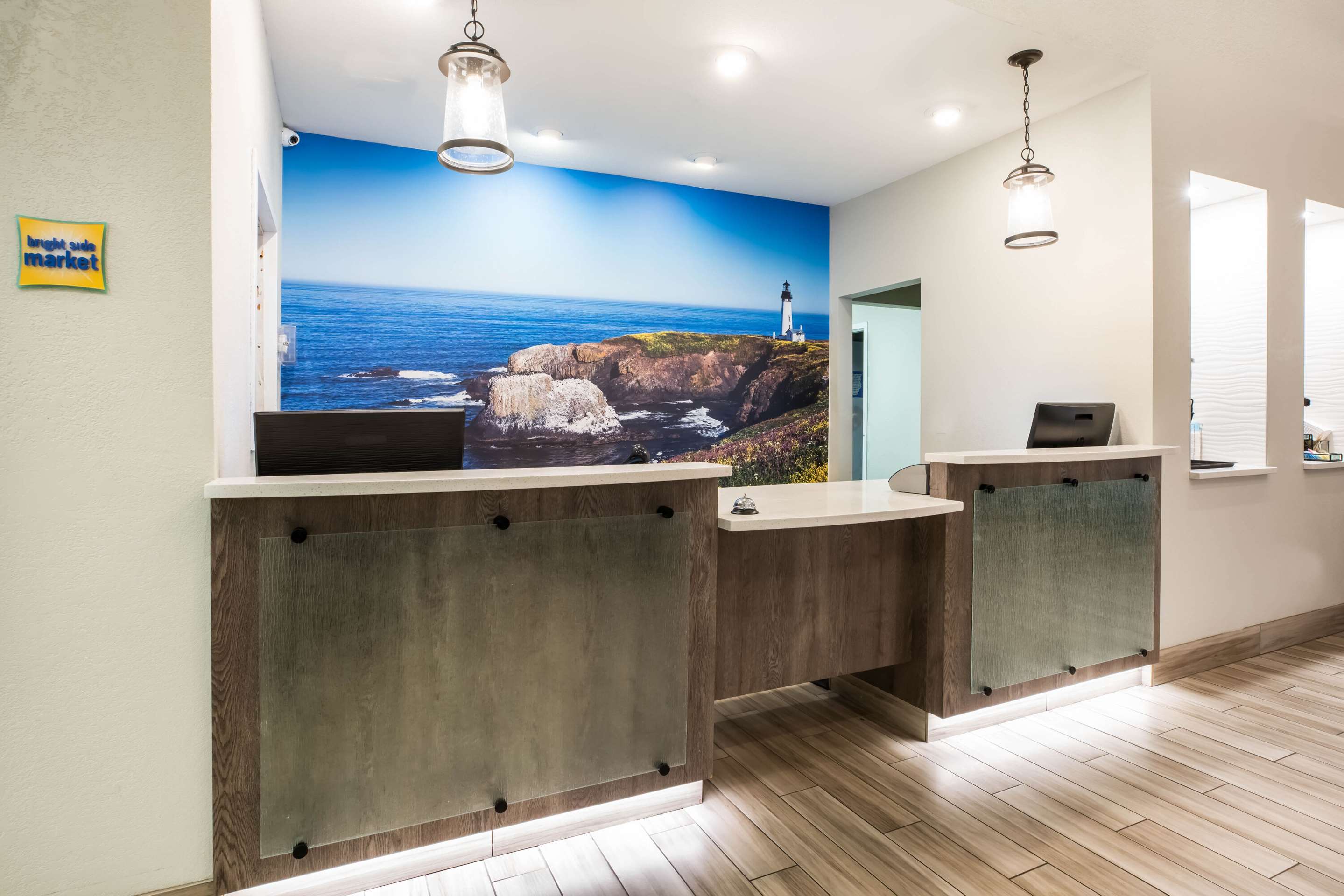 reception | La Quinta Inn & Suites by Wyndham Newport