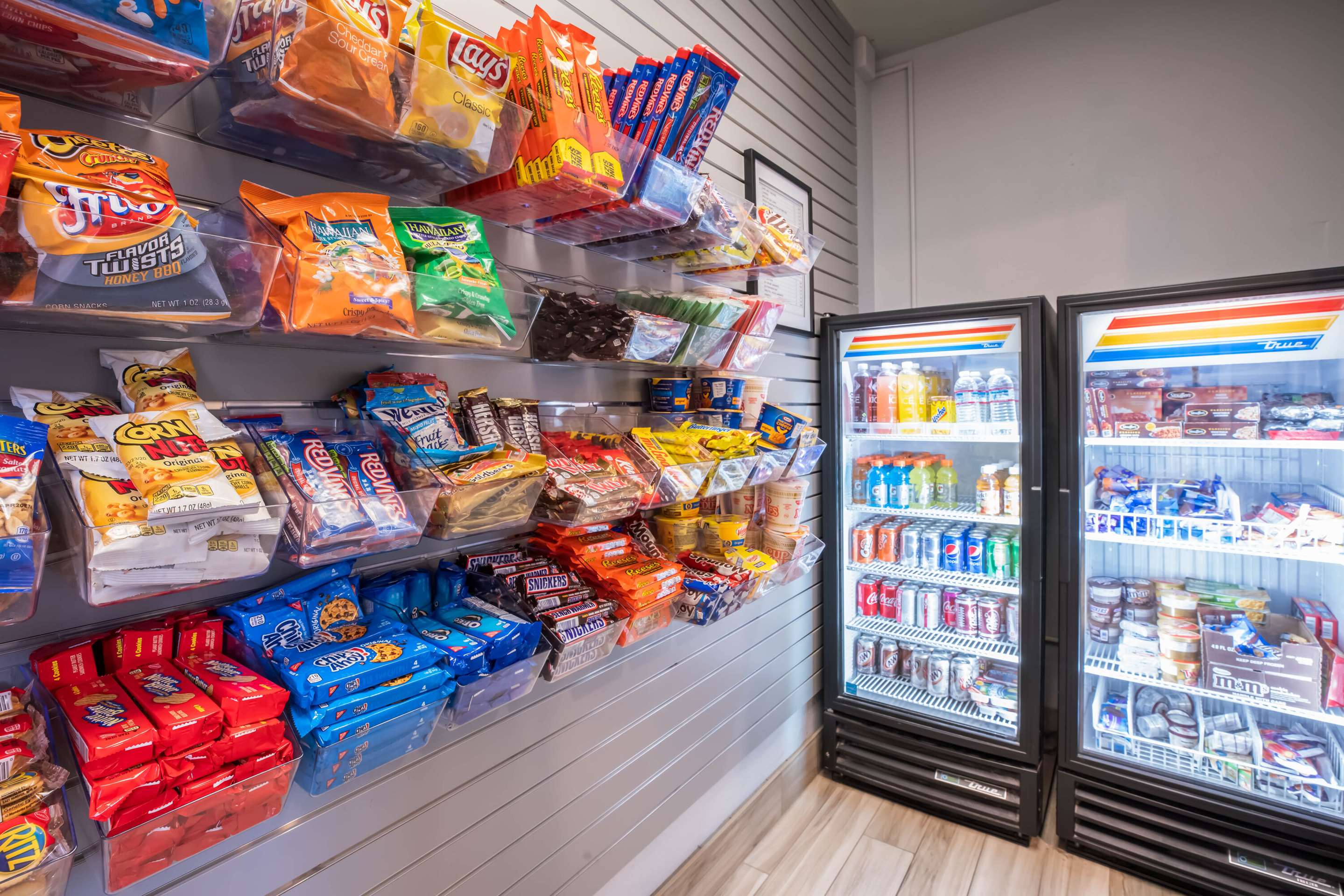 sundries mart | La Quinta Inn & Suites by Wyndham Newport