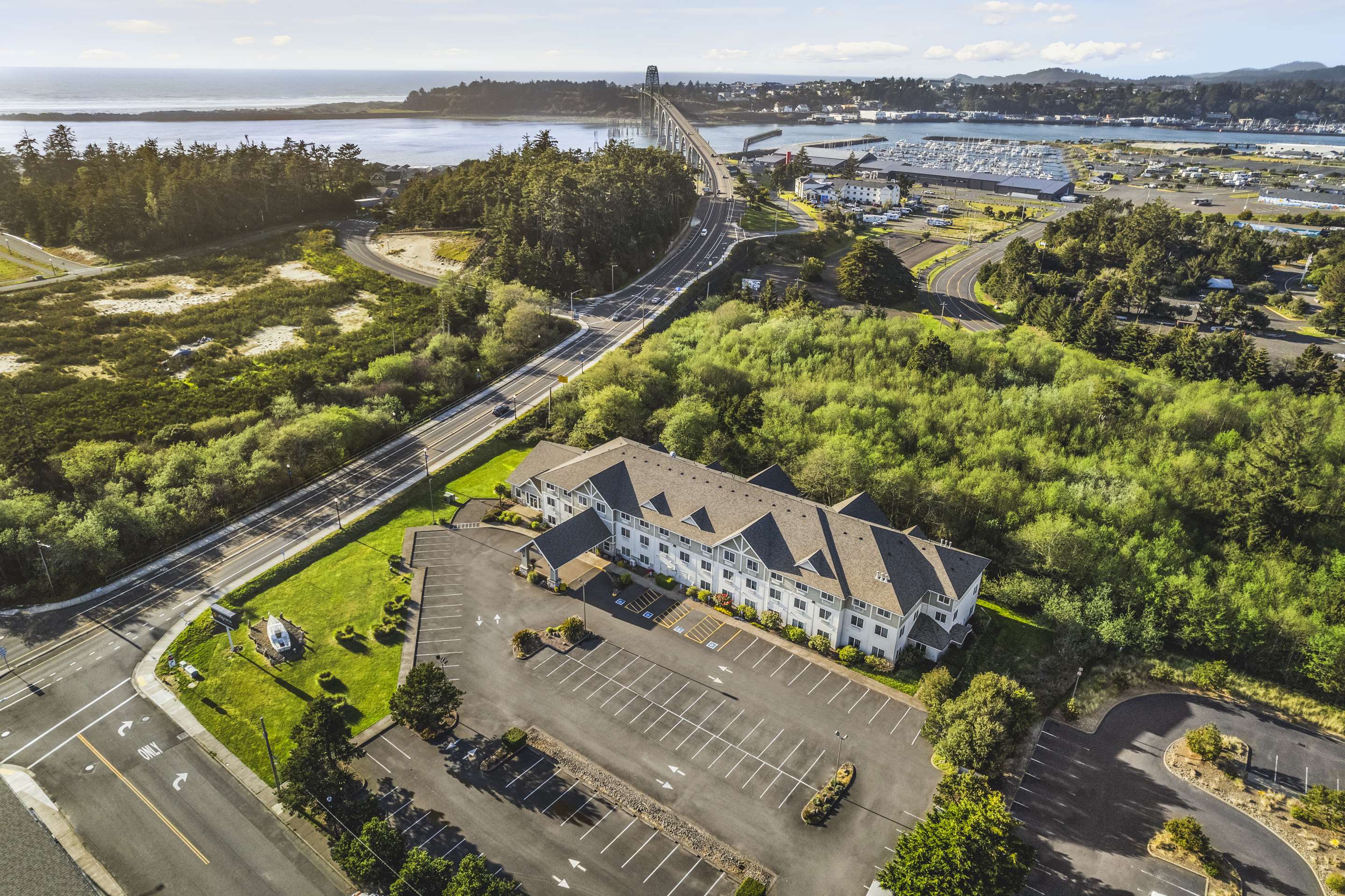 exterior view | La Quinta Inn & Suites by Wyndham Newport