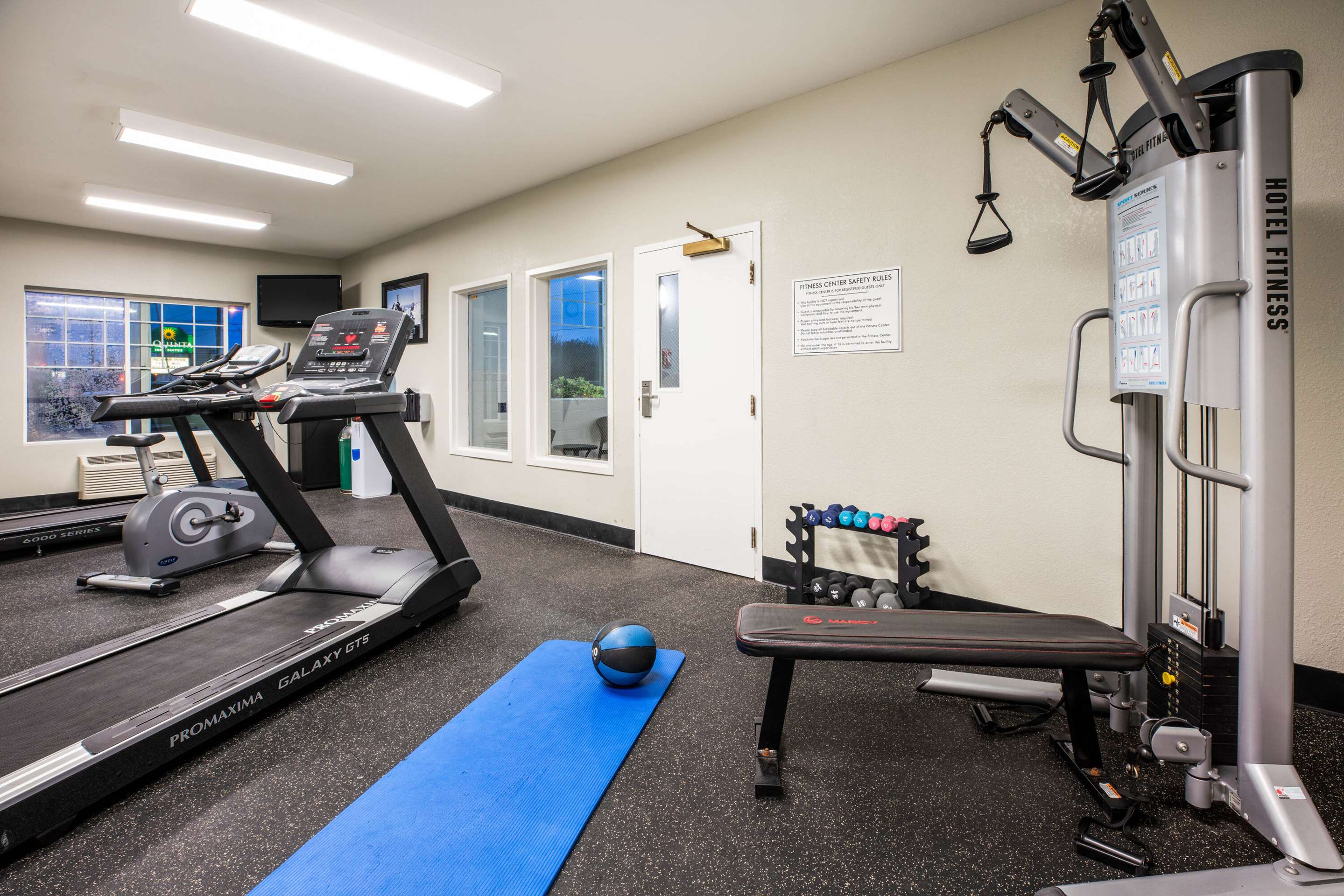 fitness room | La Quinta Inn & Suites by Wyndham Newport