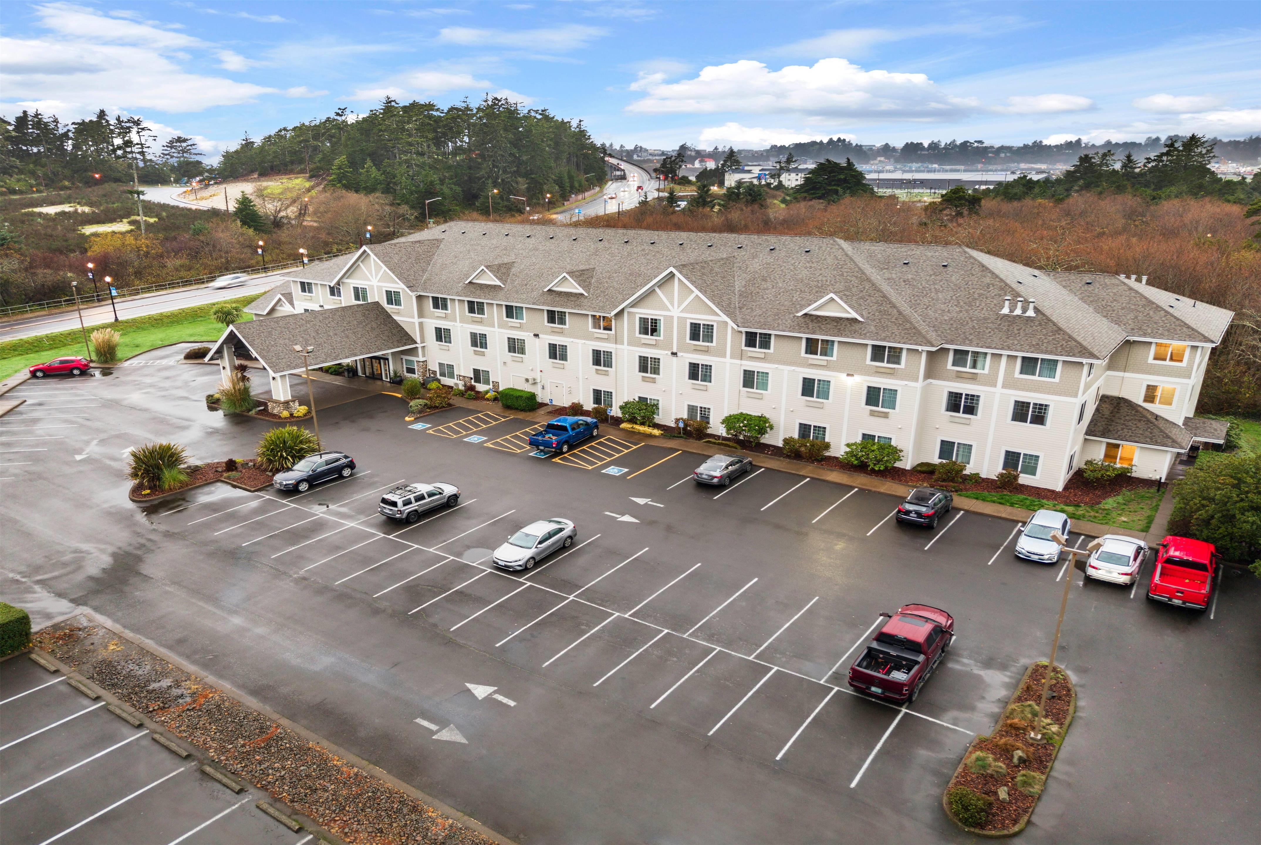 Exterior | La Quinta Inn & Suites by Wyndham Newport