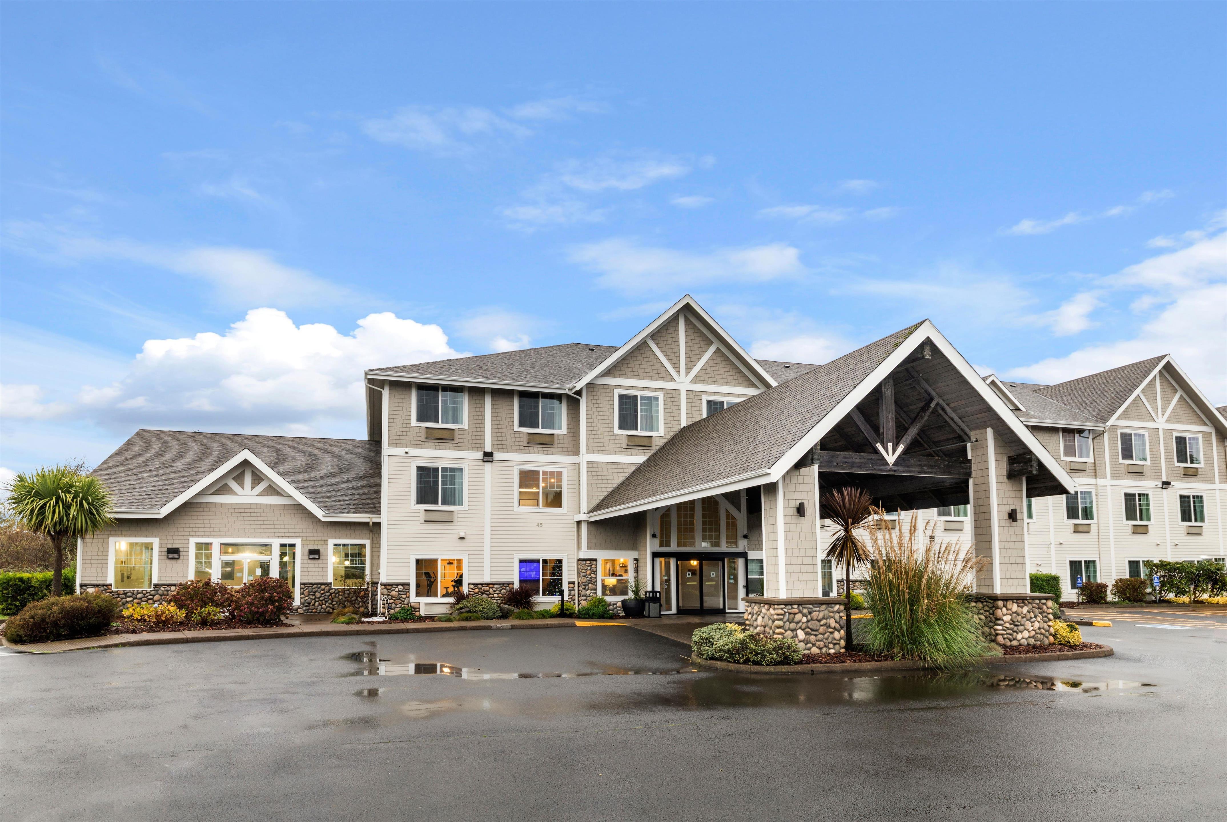 Exterior | La Quinta Inn & Suites by Wyndham Newport