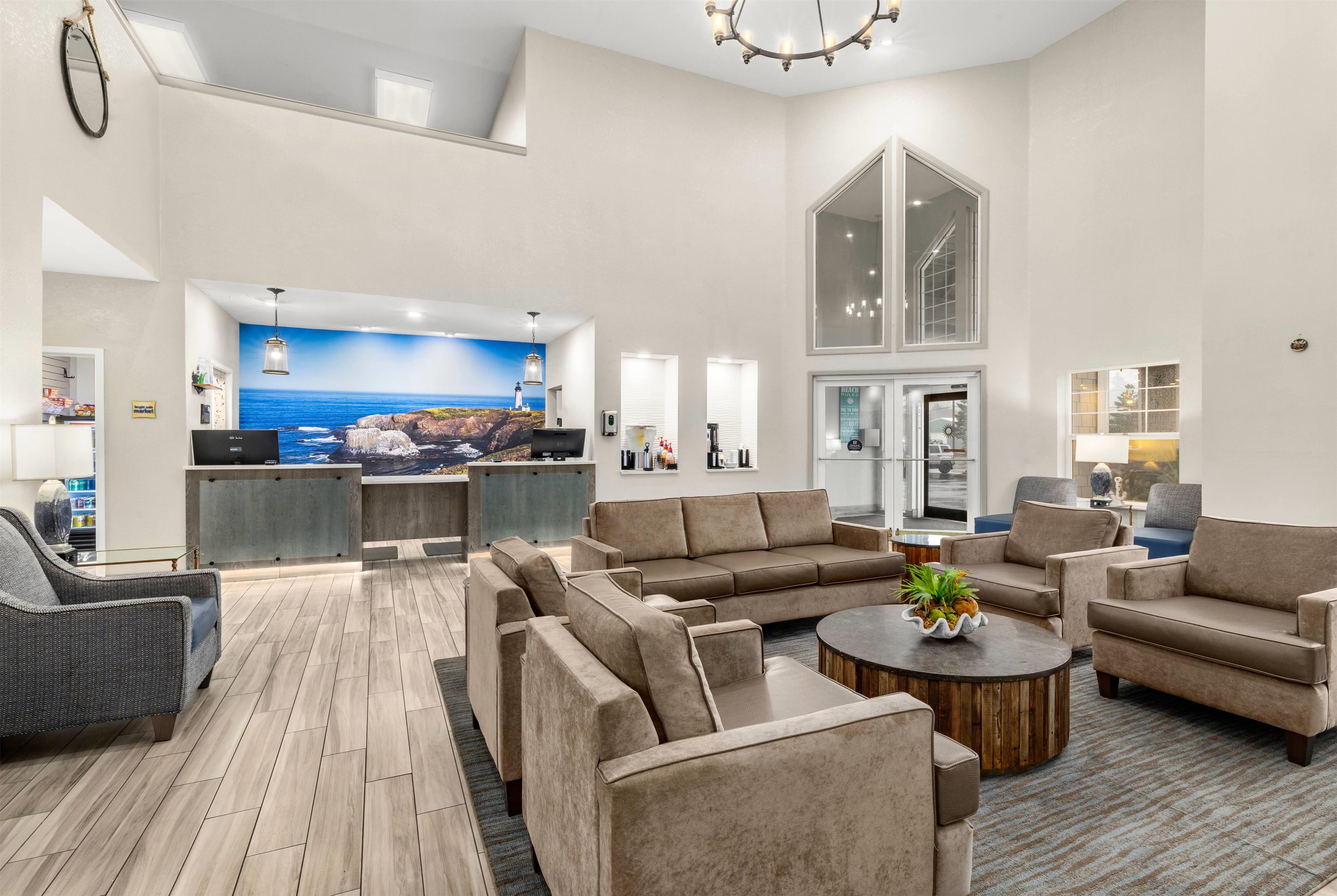 Lobby | La Quinta Inn & Suites by Wyndham Newport