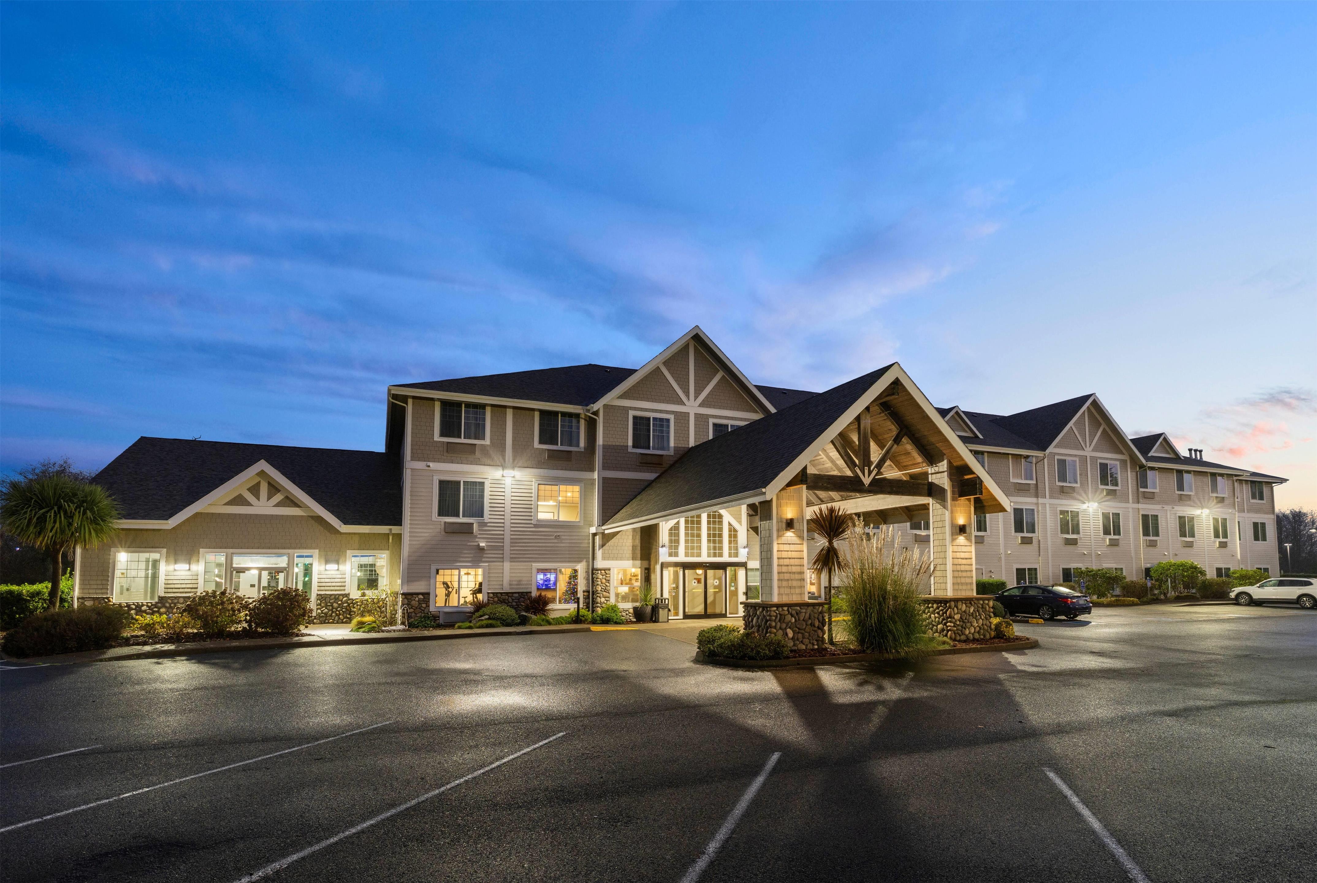 Exterior | La Quinta Inn & Suites by Wyndham Newport