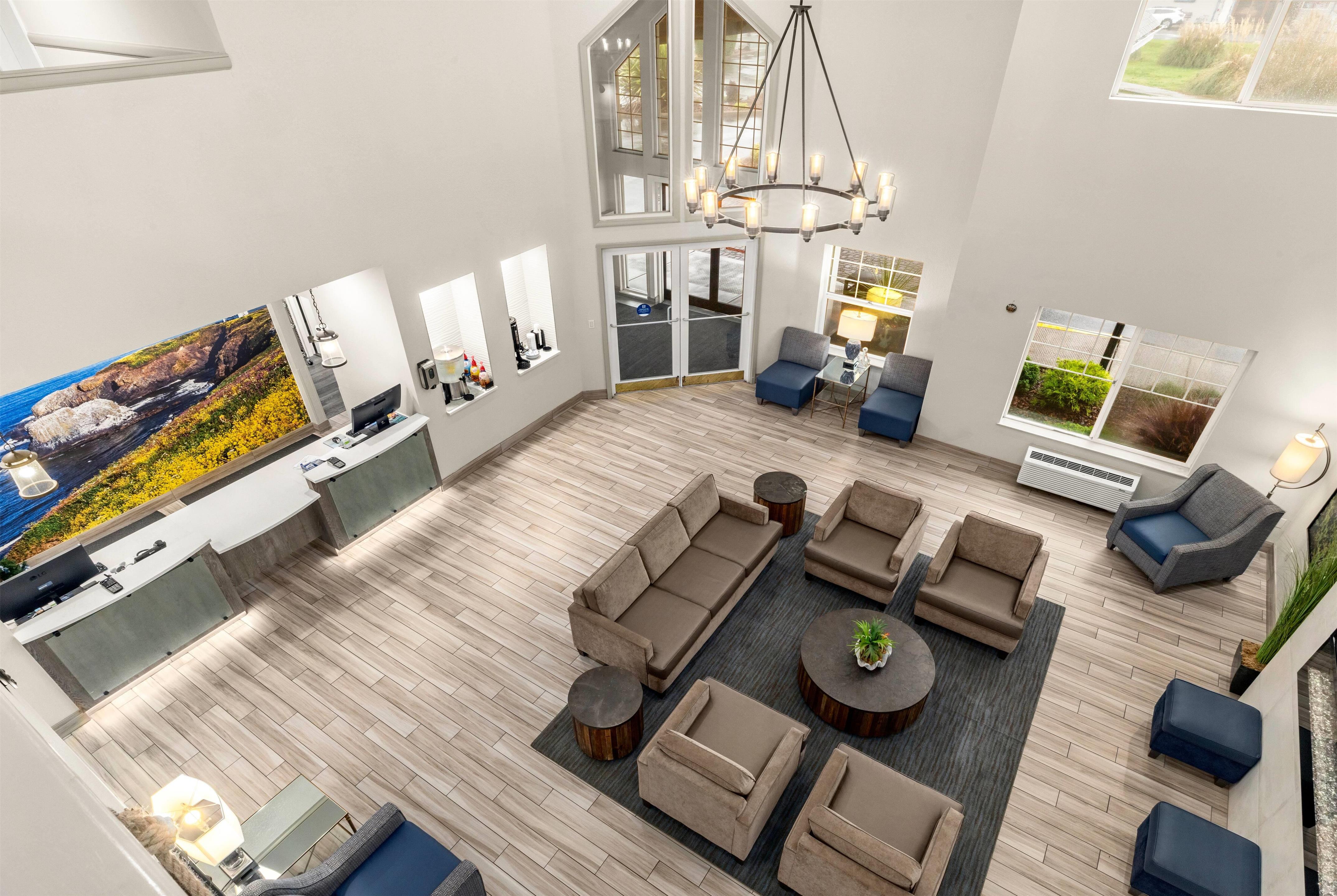 Lobby | La Quinta Inn & Suites by Wyndham Newport