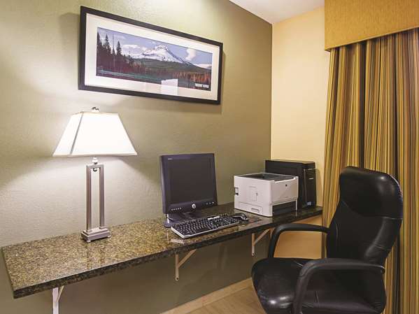 Conference Area - La Quinta Inn & Suites Woodburn - I-5, Exit 271