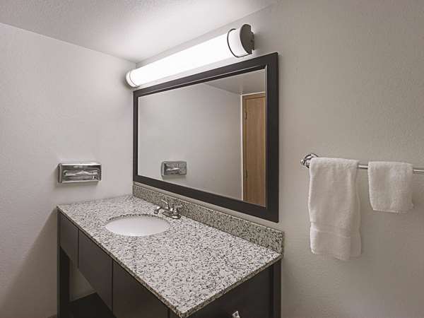  - La Quinta Inn & Suites Woodburn - I-5, Exit 271