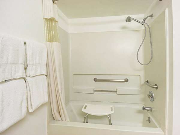  - La Quinta Inn & Suites Woodburn - I-5, Exit 271