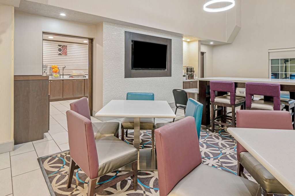 La Quinta Inn & Suites by Wyndham North Orem - Tap to explore photos