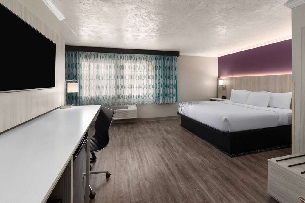 LA QUINTA INN OREM-guestroom-Guest Room,On-Site.jpg