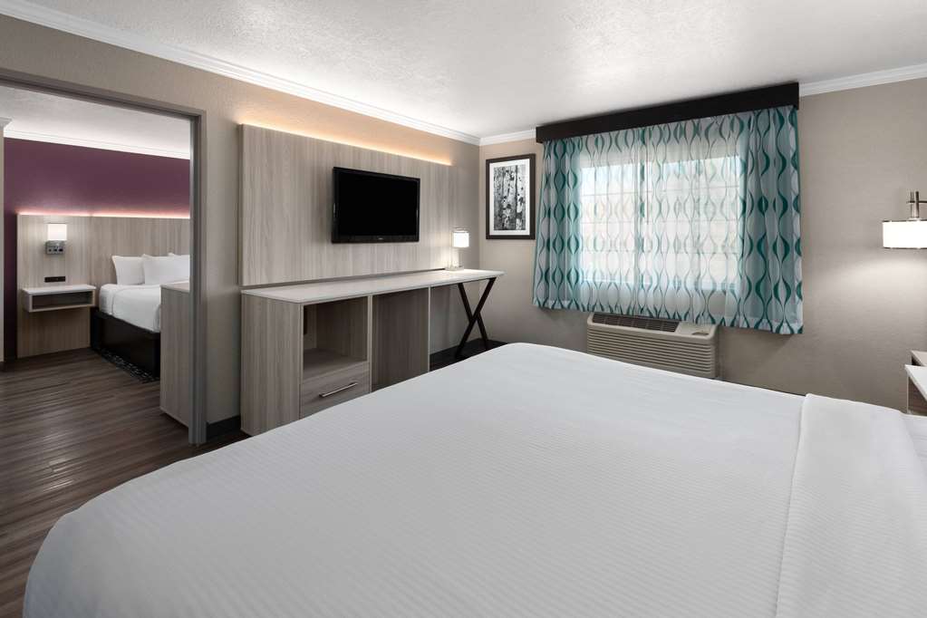 LA QUINTA INN OREM-guestroom-Guest Room,Suite,On-Site.jpg
