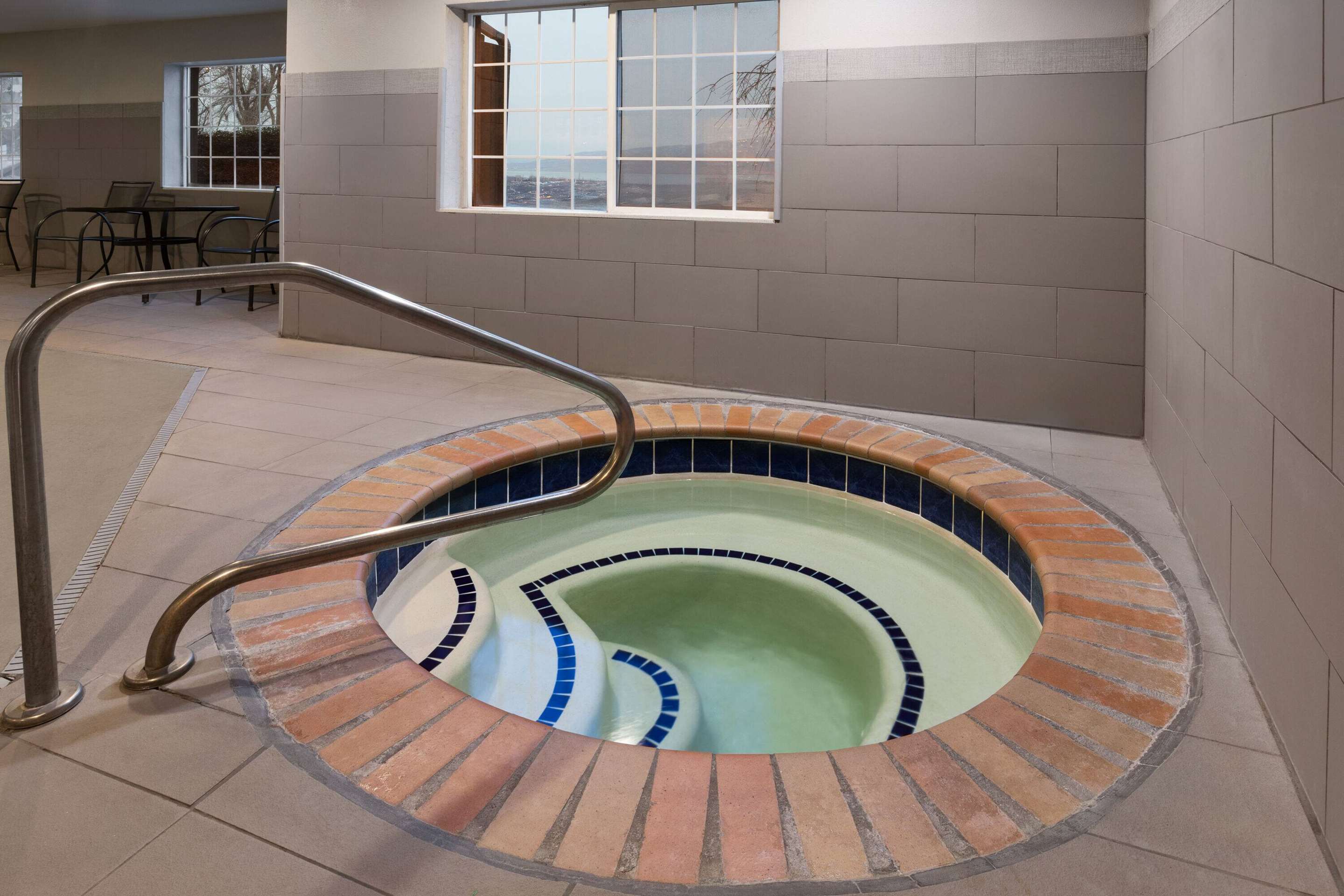 Pool | La Quinta Inn & Suites by Wyndham North Orem