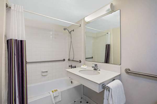  - La Quinta Inn Lomaland El Paso - I-10, Exit 29 & 30