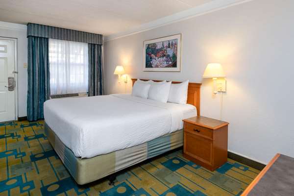  - La Quinta Inn Farmington