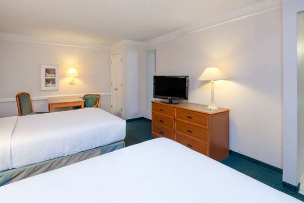  - La Quinta Inn Farmington