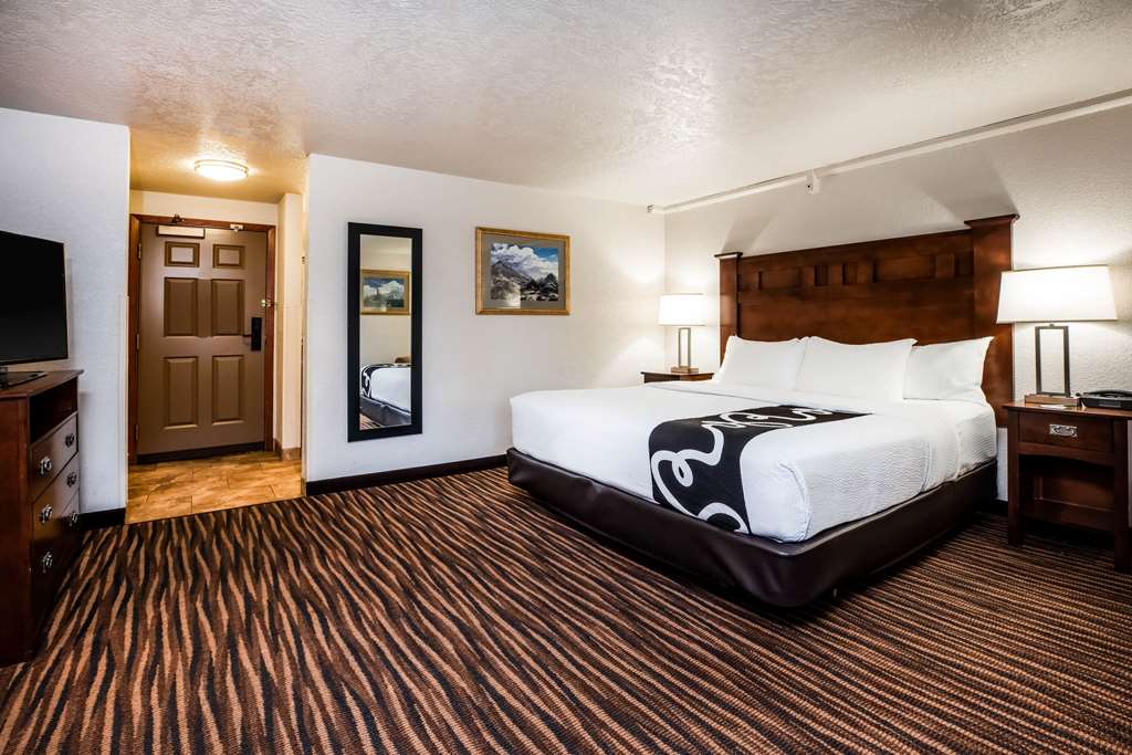 La Quinta Inn by Wyndham Bend - Tap to explore photos