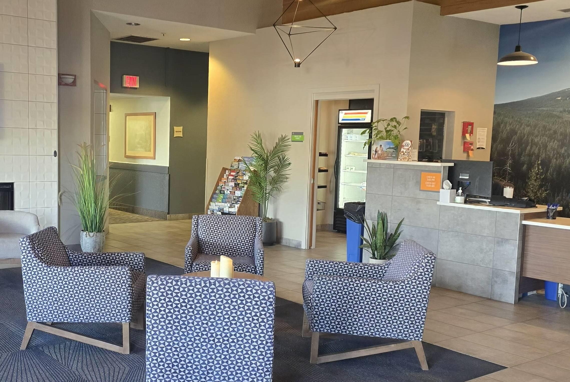 Reception | La Quinta Inn by Wyndham Bend