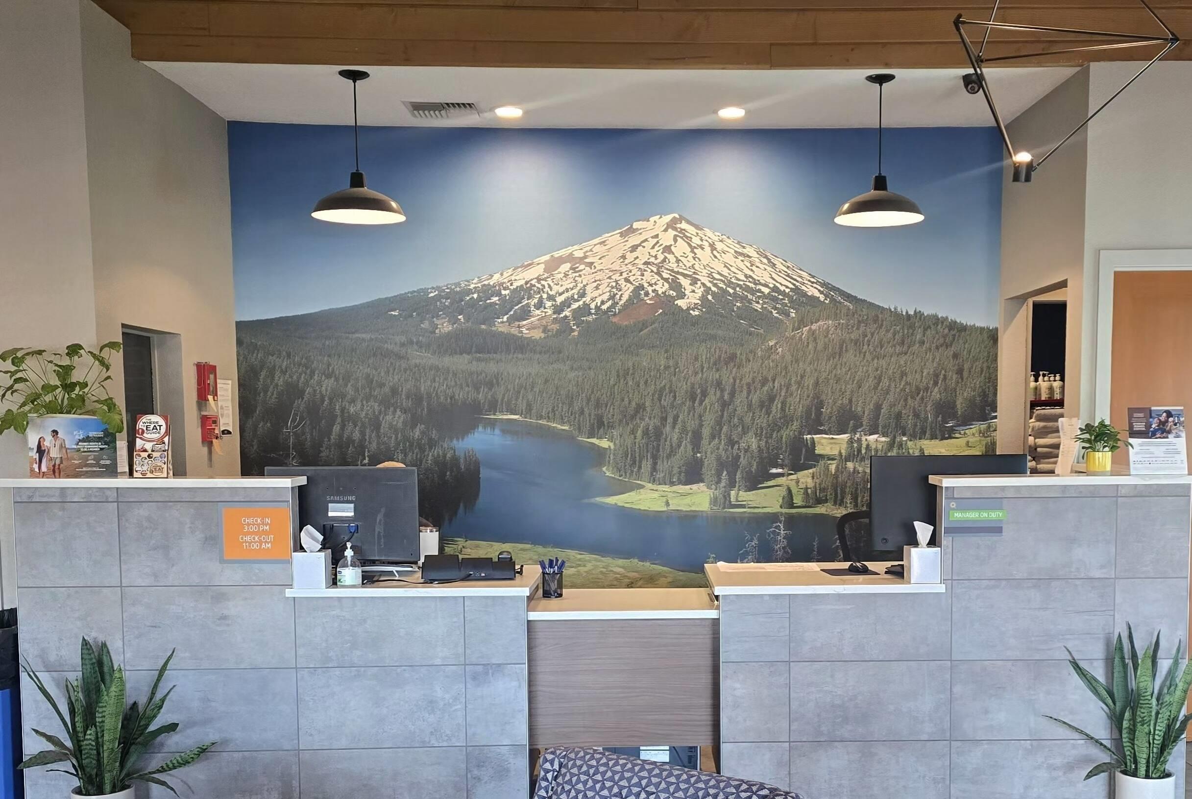 Reception | La Quinta Inn by Wyndham Bend