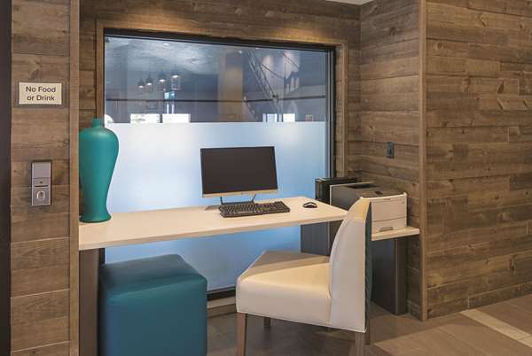 Conference Area - La Quinta Inn Northwest Downtown Portland