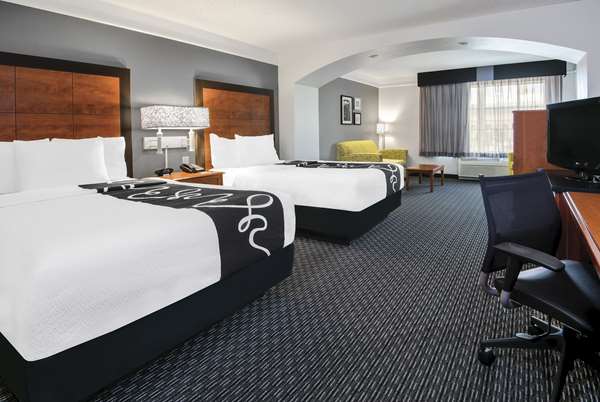 Suite - La Quinta Inn & Suites Convention Center San Antonio - I-37, Exit 141