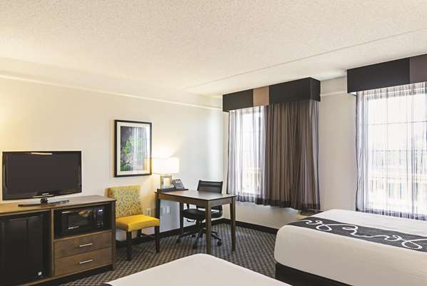  - La Quinta Inn & Suites Convention Center San Antonio - I-37, Exit 141