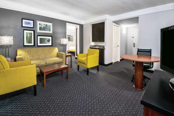 Suite - La Quinta Inn & Suites Convention Center San Antonio - I-37, Exit 141