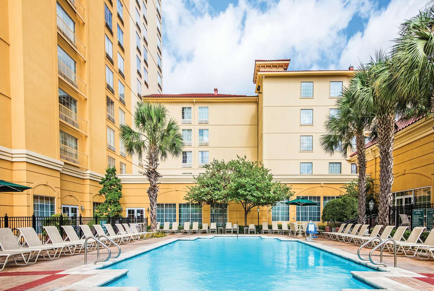 la-quinta-inn-suites-convention-center-san-antonio-i-37-exit-141
