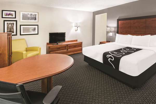  - La Quinta Inn & Suites Convention Center San Antonio - I-37, Exit 141