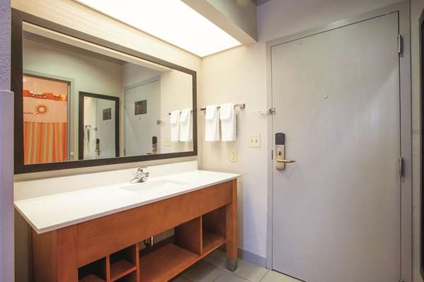Suite - La Quinta Inn & Suites Jackson Airport Pearl - I-20, Exit 48
