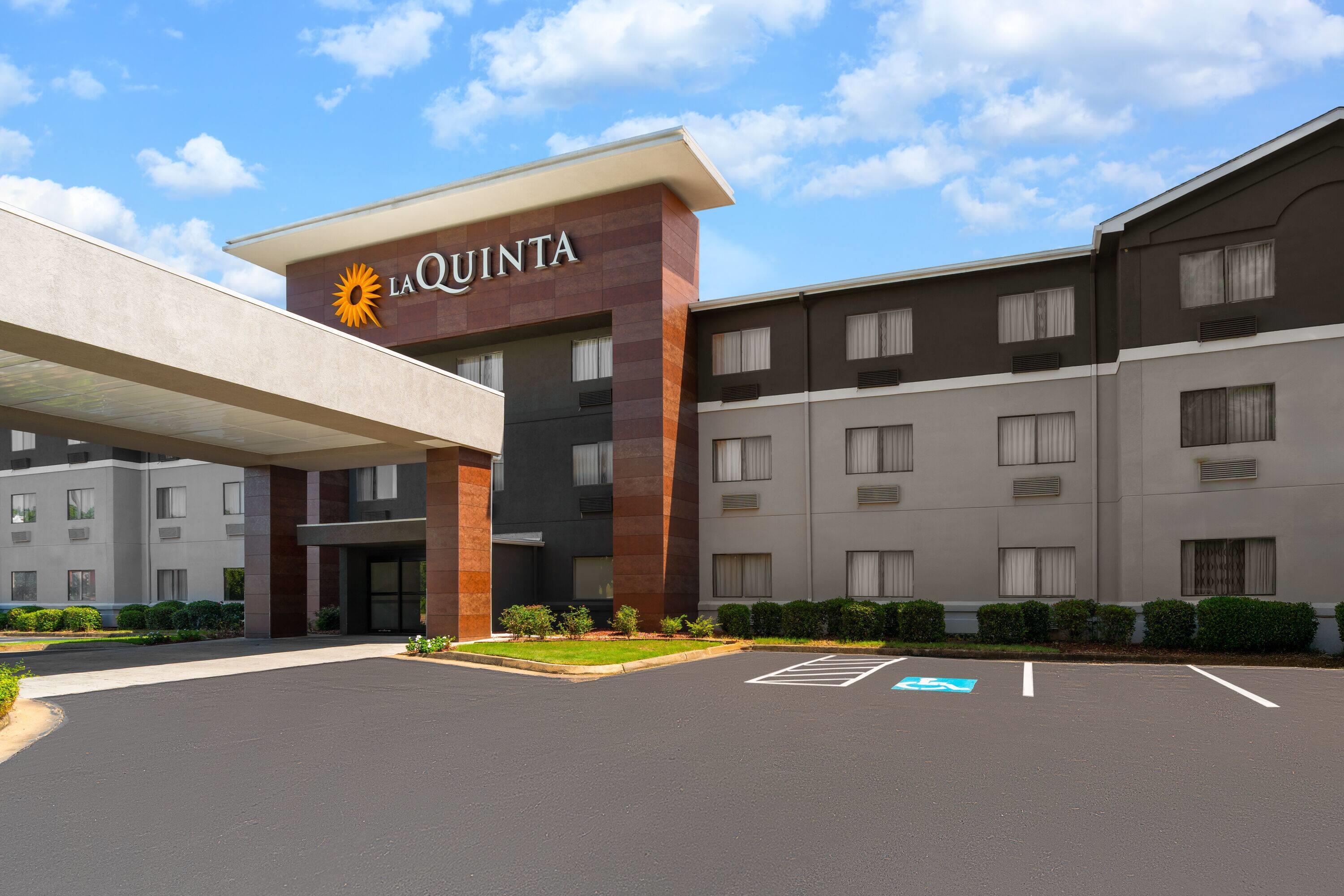 Exterior | La Quinta Inn & Suites by Wyndham Jackson Airport/Pearl