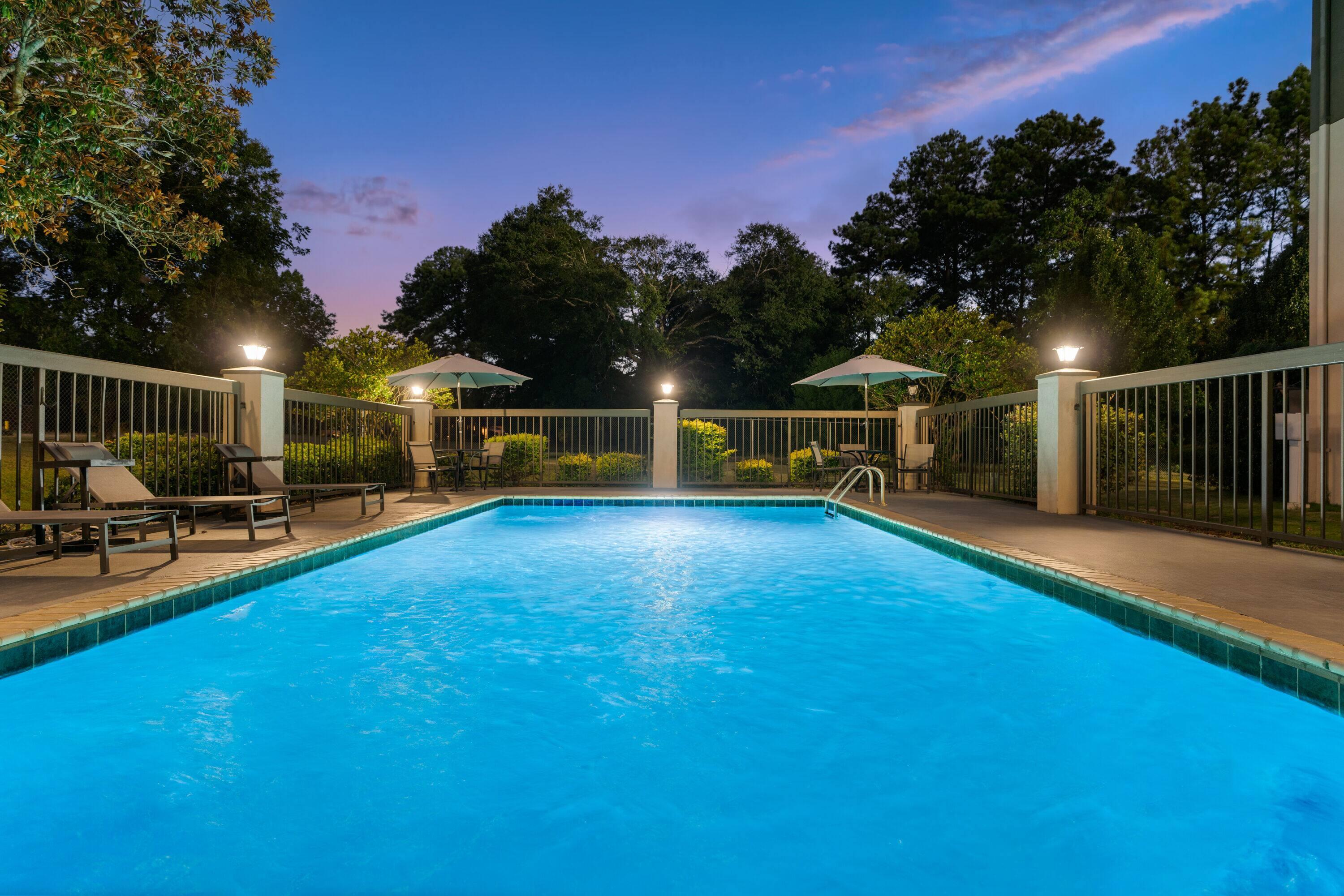 Pool - indoor | La Quinta Inn & Suites by Wyndham Jackson Airport/Pearl