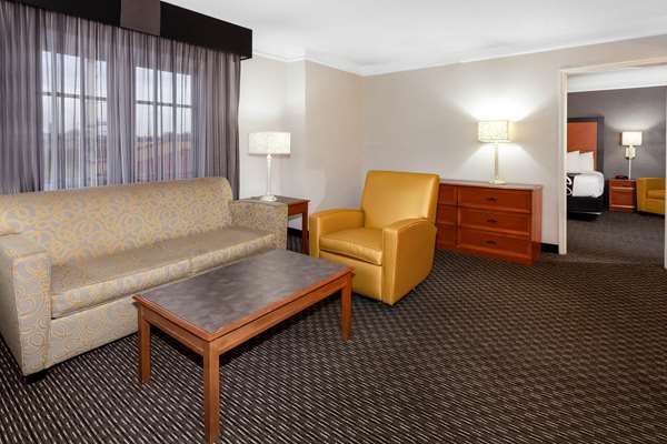 Suite - La Quinta Inn Laredo - I-35, Exit 2
