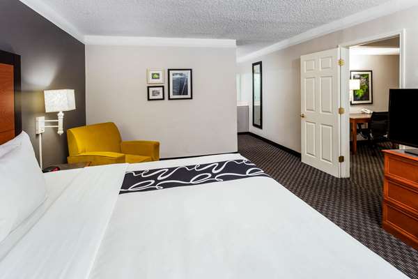 Suite - La Quinta Inn Laredo - I-35, Exit 2