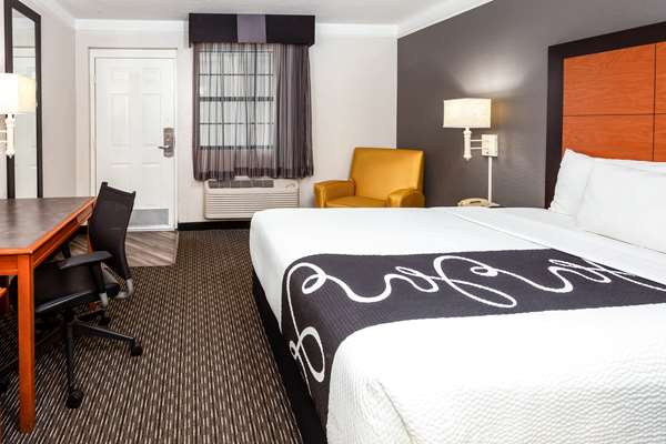  - La Quinta Inn Laredo - I-35, Exit 2