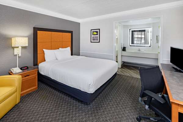 Suite - La Quinta Inn Laredo - I-35, Exit 2