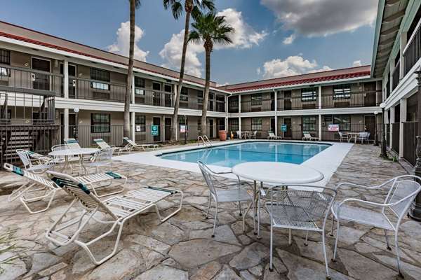 Pool - La Quinta Inn Laredo - I-35, Exit 2