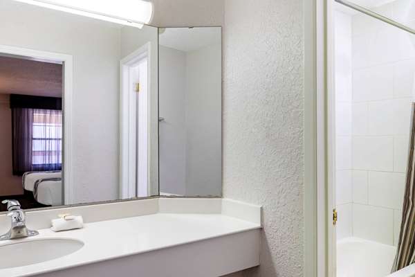  - Travelodge Airport El Paso - I-10, Exit 24