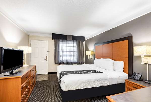  - Travelodge Airport El Paso - I-10, Exit 24