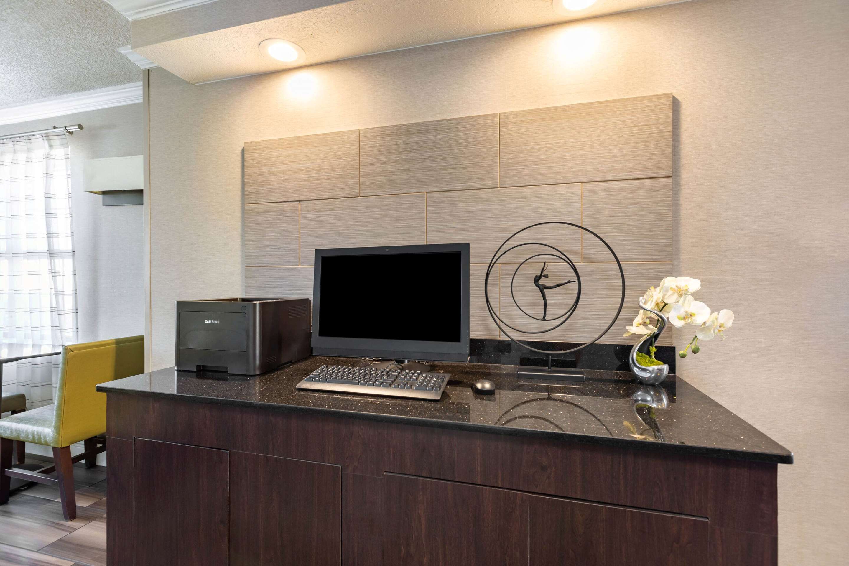 Business Center | Travelodge by Wyndham El Paso - Airport