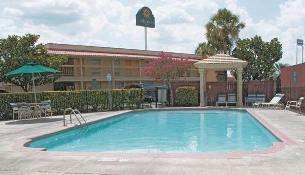 Pool - Baymont Inn & Suites South Park San Antonio - I-35, Exit 150B