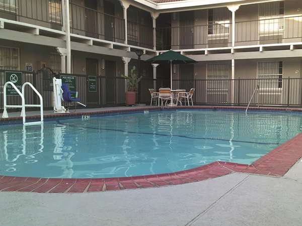 Pool - La Quinta Inn Uptown Dallas