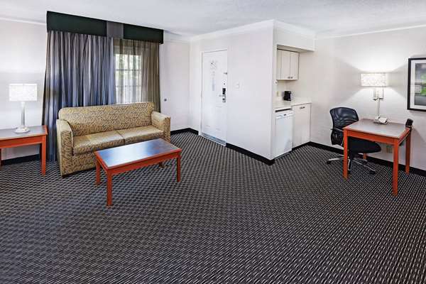 Suite - La Quinta Inn Uptown Dallas
