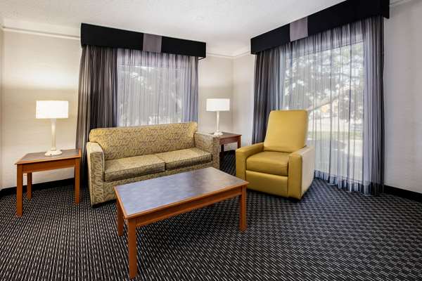 Suite - La Quinta Inn Uptown Dallas